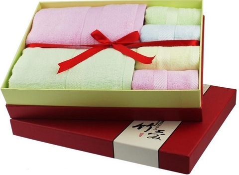 món quà trao gửi yêu thương ý nghĩa với khăn quà tặng