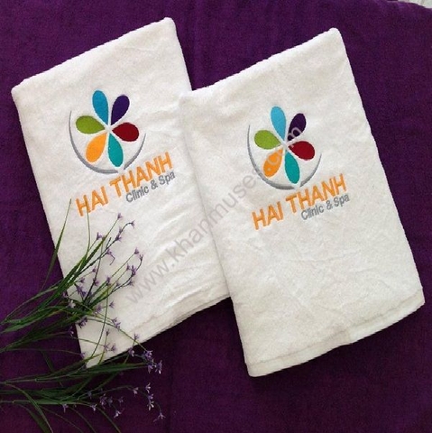 Khăn body Spa mùa trắng cotton thêu logo (Mẫu 6)