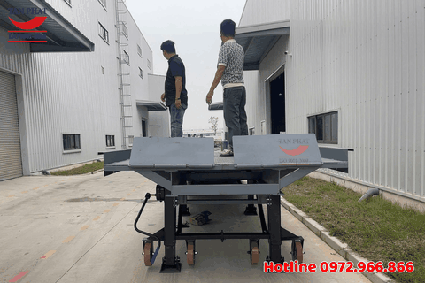 Cầu dẫn xe nâng lên container 6 tấn tiêu chuẩn