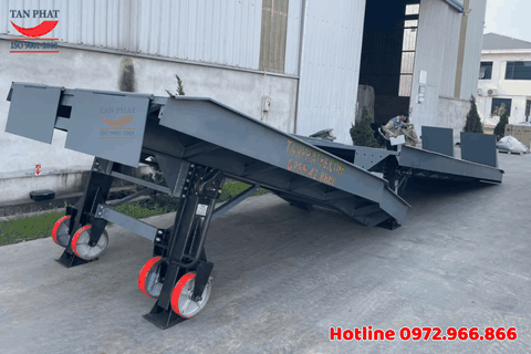 Cầu dẫn xe nâng lên container 6 tấn tiêu chuẩn