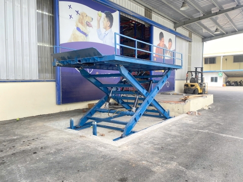 Bàn nâng thủy lực