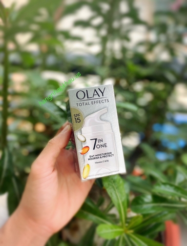 Kem Olay Total Effects 7 in One Day Moisturiser Nourish & Protect SPF15 (50ml) - MADE IN POLAND.
