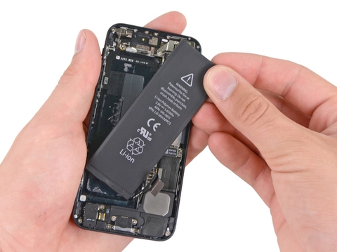 Đừng vứt bỏ chiếc iPhone chỉ vì pin kém