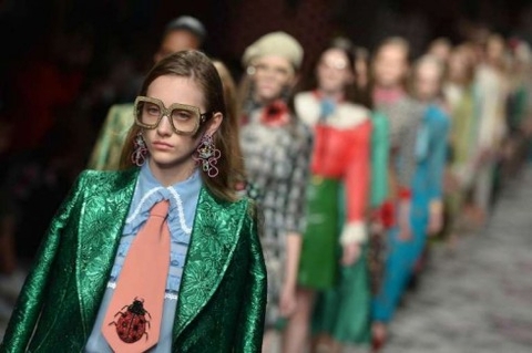 10 items đại diện cho phong cách thời trang Geek Chic