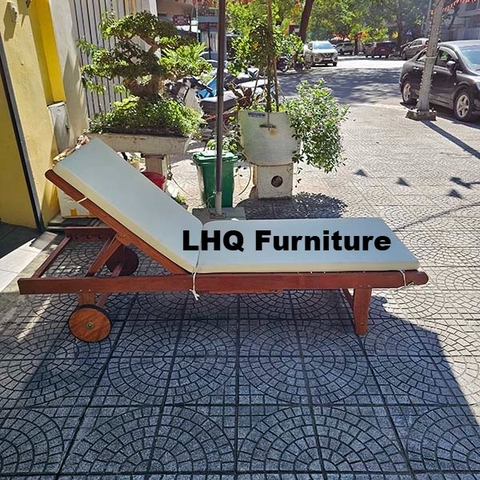 Ghế nằm tắm nắng gỗ bạch đàn – Tháo ráp tiết kiệm vận chuyển, có bánh xe di chuyển, nệm êm ái