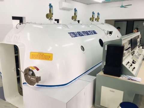 Buồng điều trị Oxy cao áp đa chỗ 6+ GY2200D1-B