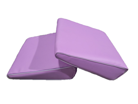 PN65TGS - Bục tam giác tập trẻ bại não sơ sinh (30 x 30 x 10 cm) (Bờ xiên)