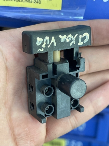 Công tắc xoa vữa tường