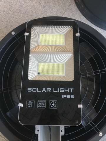 đèn đường năng lượng (đường) XB-T300/100WNLMT(vỡ kích ko bảo hành) (h/a)