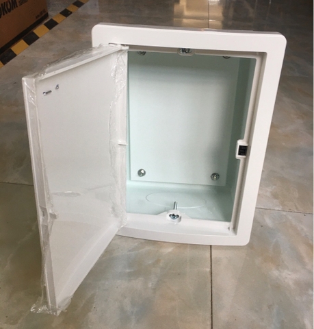 Hộp cầu dao Roman REB2418PT (1th=6c)