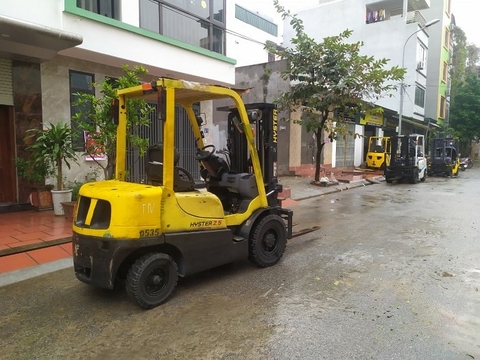 Xe nâng dầu 2.5 tấn Hyster cũ