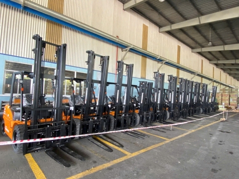 Xe nâng điện 4 bánh HangCha tải trọng nâng từ 1-3.5 tấn