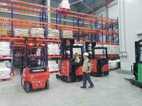 Xe nâng điện Reach Truck ngồi lái HangCha