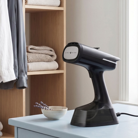 Bàn ủi hơi nước LocknLock hút vải thông minh ENI216BLK