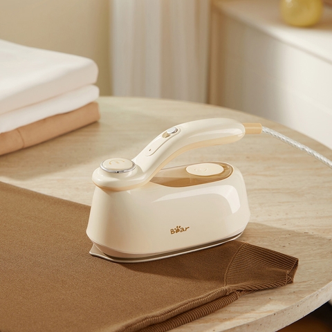 Bàn là / bàn ủi hơi nước cầm tay Bear IR-4H15H