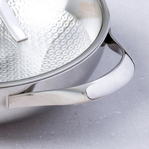 Nồi lẩu - chảo đúc inox 304 3 lớp đáy liền dập nổi Kaiyo sâu lòng 2 tay cầm vung kính size 24cm, 28cm