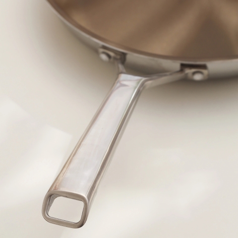 Chảo siêu chống dính Haatz Titanium Aura size 28cm cạn lòng