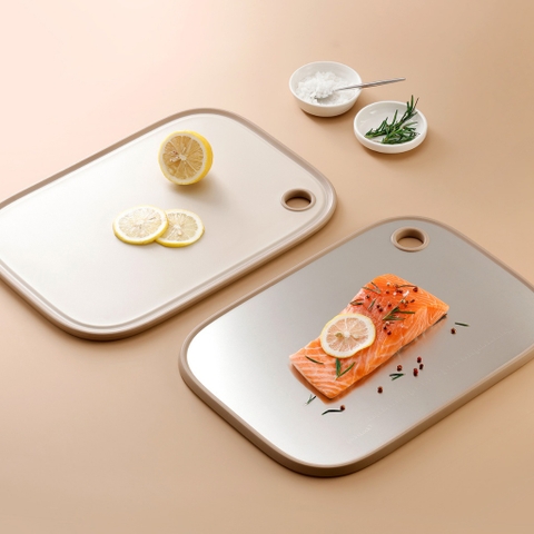 Thớt hai mặt LocknLock inox 304, nhựa PP kháng khuẩn CKD096IVY kích thước 40 x 28 x 1.2cm