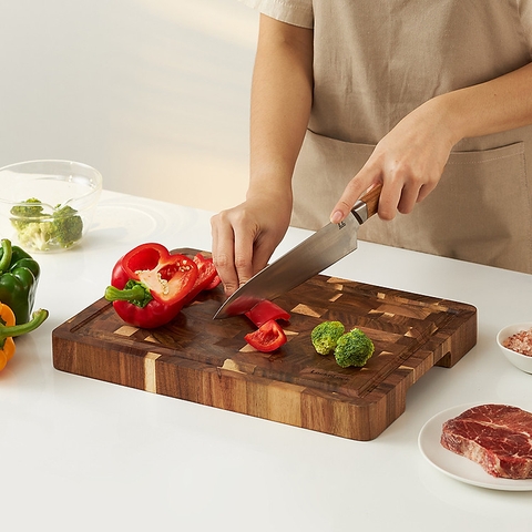 Thớt gỗ tràm LocknLock kích thước 350x250x35mm 1.9kg CKD076 chất gỗ cứng chắc, chống cong vênh mối mọt tự nhiên