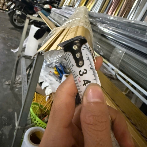 Nẹp nhôm chống trượt cầu thang có LED