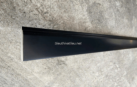 Len tường nhựa B511-13 cao 43mm màu đen trơn