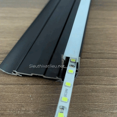 Nẹp nhôm chống trượt cầu thang có LED