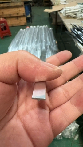 Nẹp nhôm chữ T cho cửa nhựa