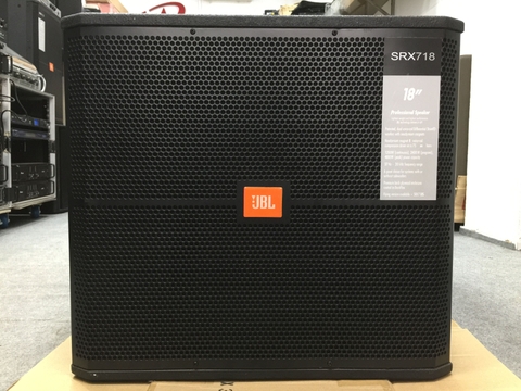 LOA JBL SRX 718S