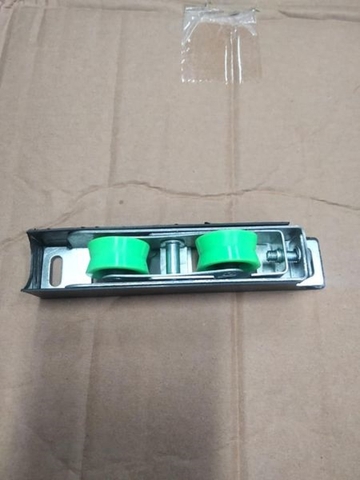 Bánh xe cửa đi lùa hệ 55 nhôm kính xingfa