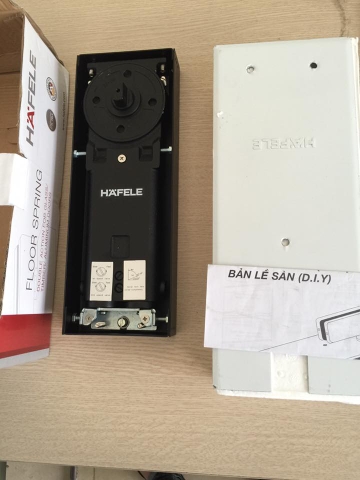 Bản lề cửa thủy lực hafele 499.30.116 tải trọng 150 kg