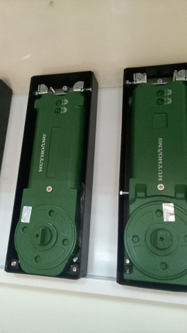 Bản lề cửa thủy lực Huy Hoàng 02