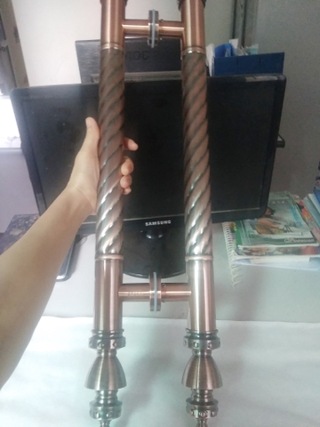 TAY KÉO CỬA MÀU NÂU ĐỒNG 75CM TÂM LỖ 40CM