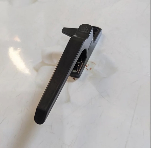 Tay cài cửa sổ hất cửa nhựa lõi thép