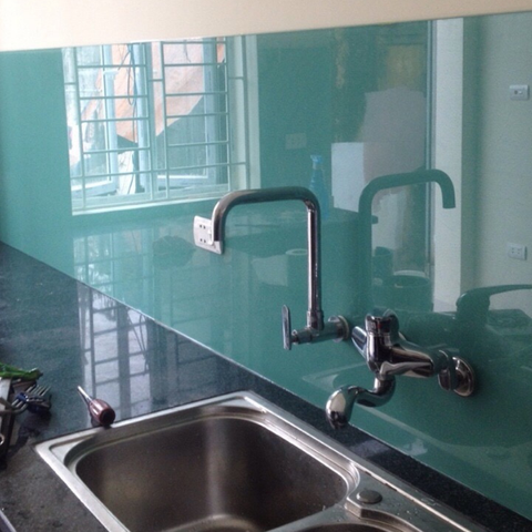 Kính màu ốp bếp 6