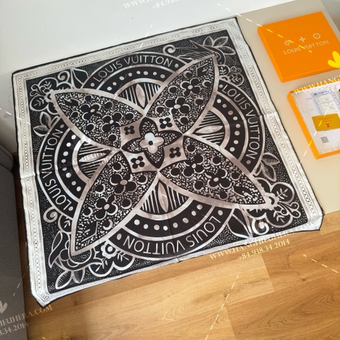LV Square 90  - LV SCARF OEM