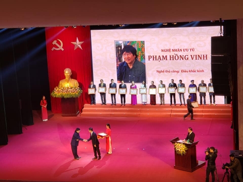 NN Phạm Hồng Vinh vinh dự đón nhận bằng Nghệ Nhân Ưu Tú!