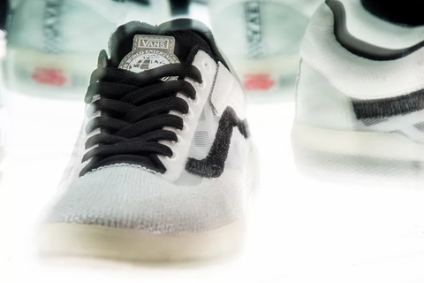 SỰ HỢP TÁC CÔNG NGHỆ TÍCH HỢP – VANS X F*CKING AWESOME