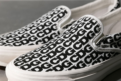 CDG X VAULT BY VANS OG CLASSIC SLIP-ONS NỔI BẬT BỞI THIẾT KẾ MONOGRAM