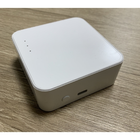 Hộp nhựa kĩ thuật đựng Hub wifi ABS các màu đen trắng đựng mạch in có nút bấm và khe cắm Type-C 73x71x25mm