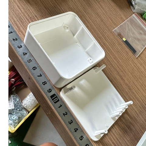 Hộp nhựa kĩ thuật đựng Hub wifi ABS các màu đen trắng đựng mạch in có nút bấm và khe cắm Type-C 73x71x25mm