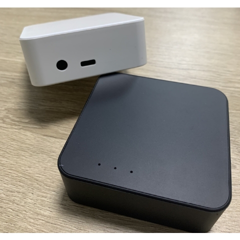 Hộp nhựa kĩ thuật đựng Hub wifi ABS các màu đen trắng đựng mạch in có nút bấm và khe cắm Type-C 73x71x25mm