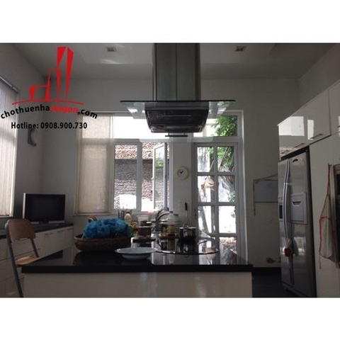 cho thuê biệt thự nguyên căn có hồ bơi đường hoàng hoa thám quận bình thạnh, giá cho thuê:1900$/tháng