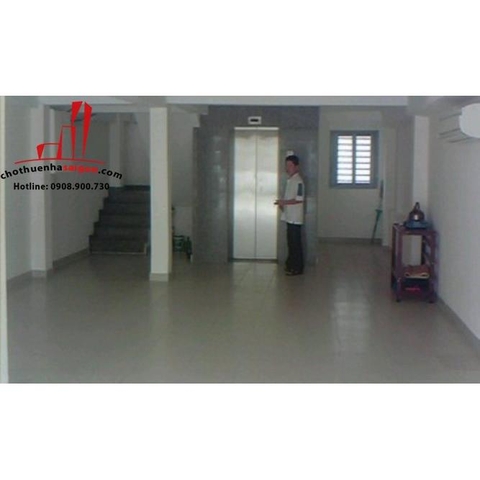 Cho thuê nhà Quận Bình Thạnh, mặt tiền đường Nguyễn Cửu vân. Giá : 2.500 usd/tháng.