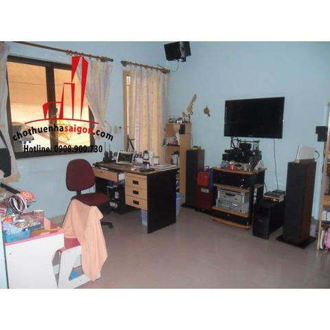 Cho thuê Villa Quận Bình Thạnh, hẻm rộng đường Nguyễn Xí. Giá : 1.000 usd/tháng.