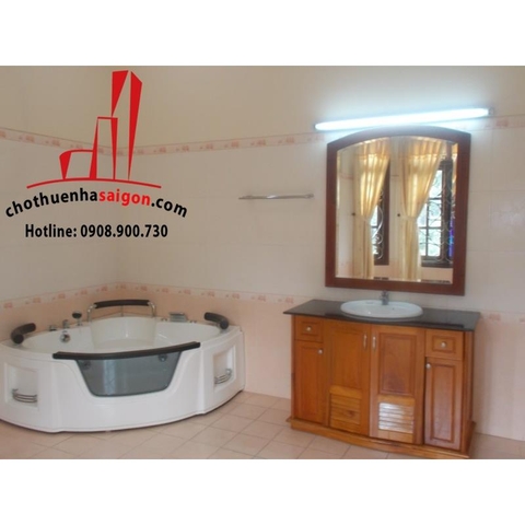 Cho thuê Villa Quận 2, khu Thảo Điền, giá 4000$