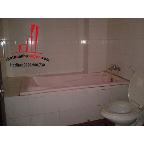 Cho thuê nhà Quận Bình Thạnh, mặt tiền đường D2. Giá : 1.600 usd/tháng.