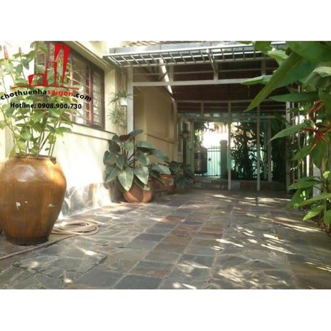 cần cho thuê biệt thự sân vườn quận 2, đường nguyễn văn hưởng giá cho thuê:3500$/tháng