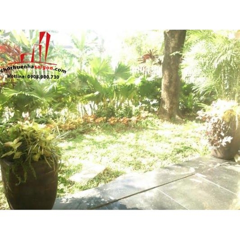 cần cho thuê biệt thự sân vườn quận 2, đường nguyễn văn hưởng giá cho thuê:3500$/tháng