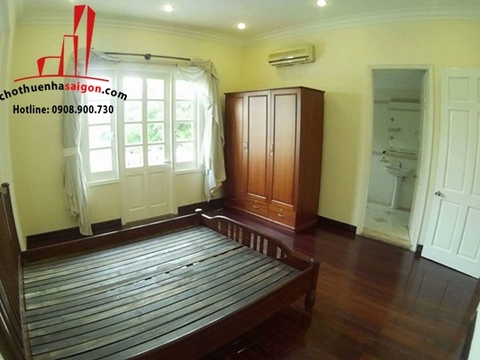 biệt thự nguyên căn khu comboud đường nguyễn văn hưởng quận 2, giá cho thuê:5500$/tháng
