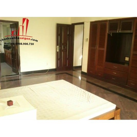 cần cho thuê biệt thự sân vườn quận 2, đường nguyễn văn hưởng giá cho thuê:3500$/tháng